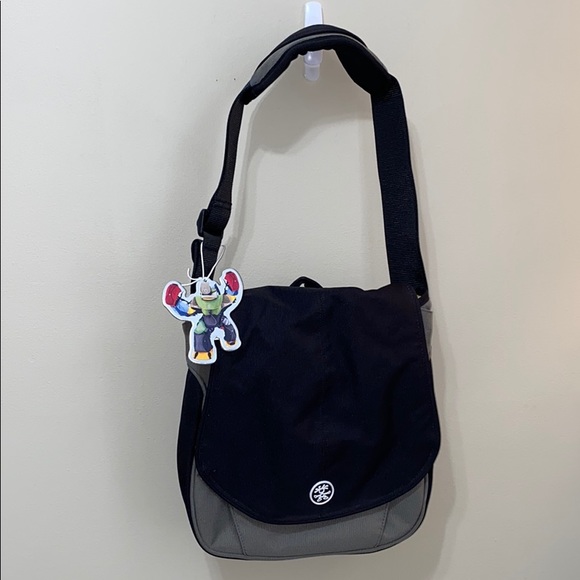 crumpler laptop case